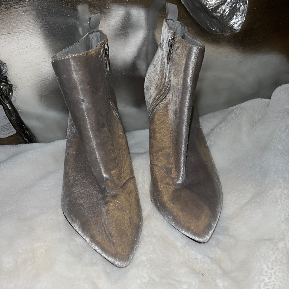 Pure navy brand silver / gray booties